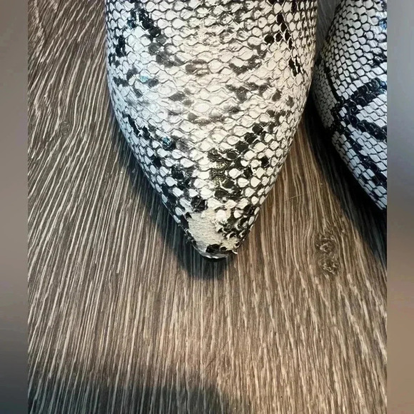 Charlotte Russe snakeskin booties size 7 - Picture 7 of 7